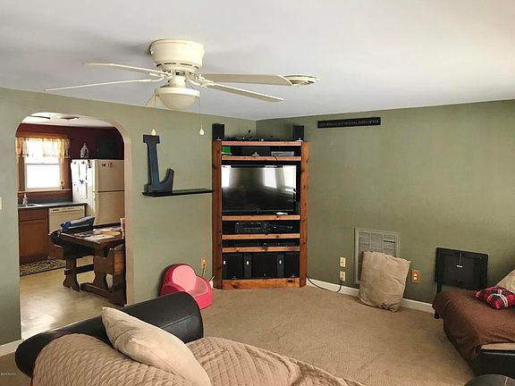 4th image of 2076 Hillandale Rd