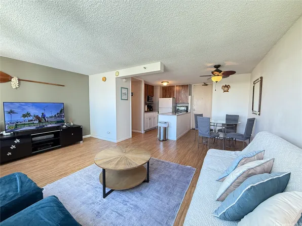 445 Seaside Ave APT 1120, Honolulu, HI 96815