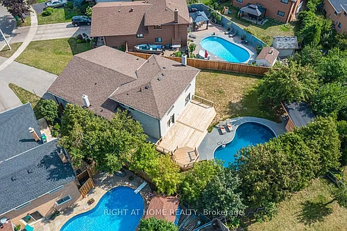 690 Hillman Cres Photo 1
