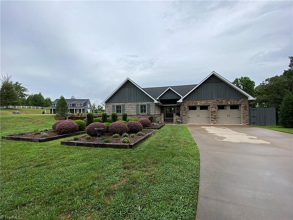 1st image of 246 Heron Point Dr