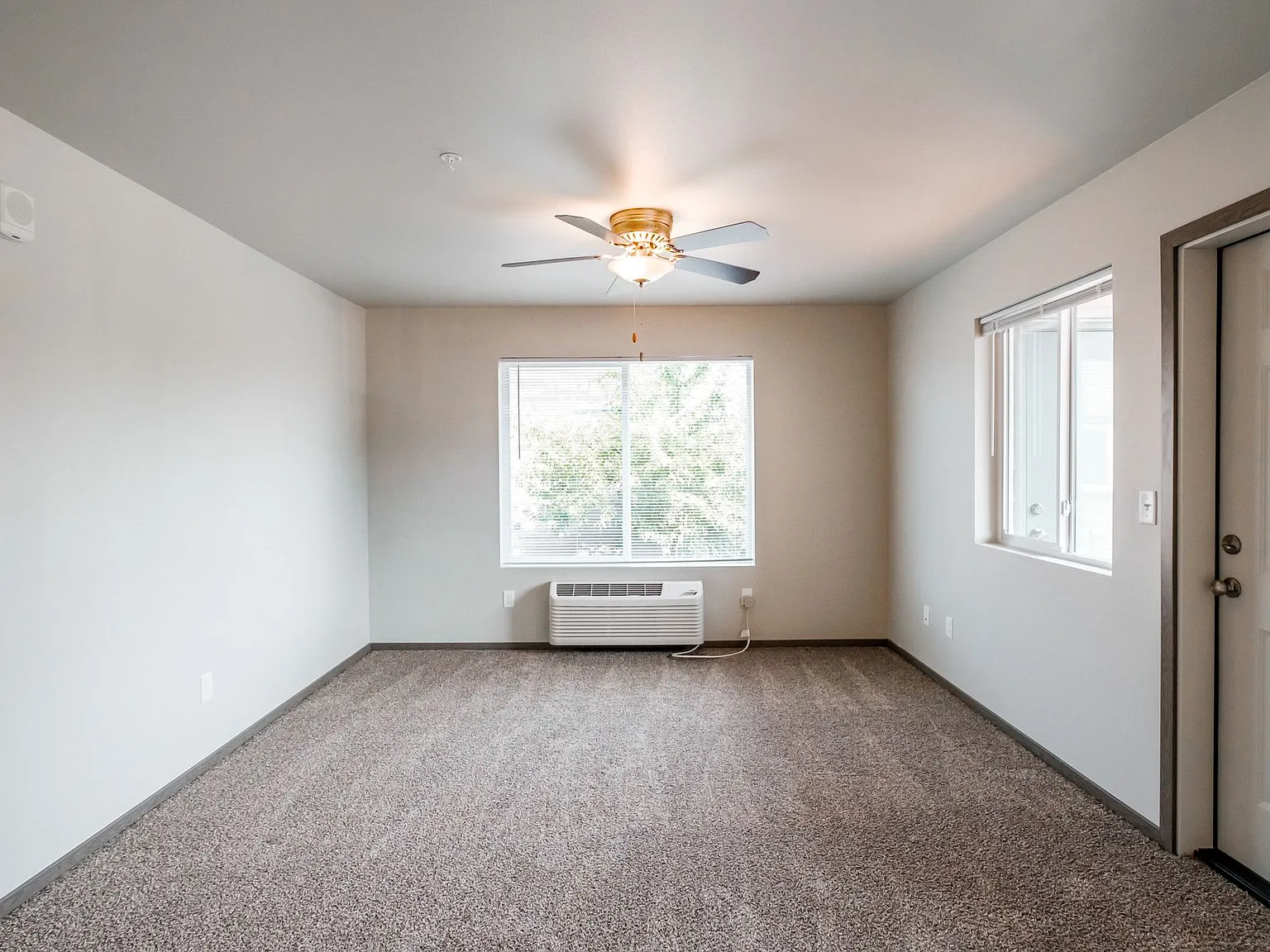 4 Corners Apartments — Photo 4
