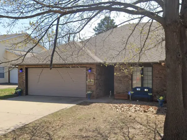 576 E 32nd St, Joplin, MO 64804
