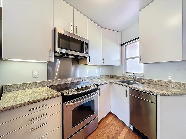 640 N Park Ave #4 — Photo 7