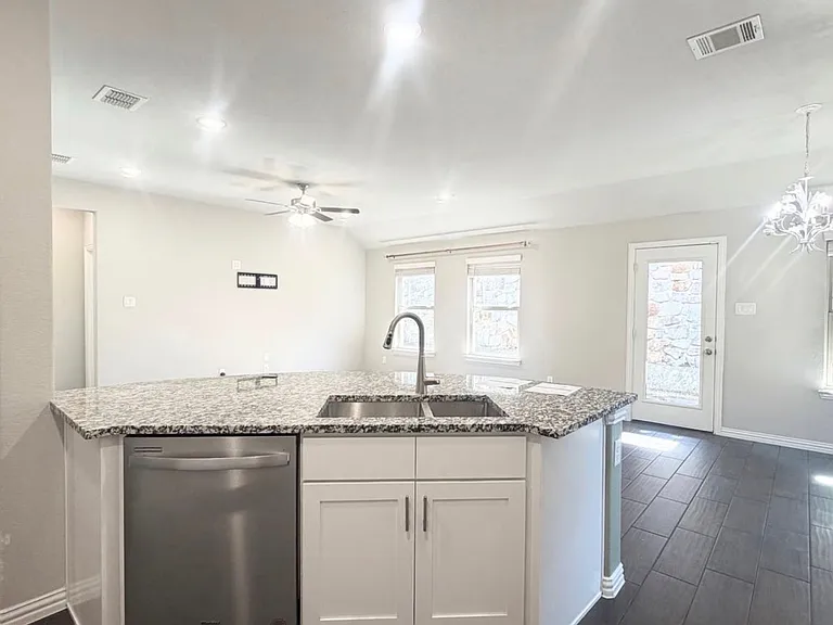 521 Hillcrest Cir — Photo 10