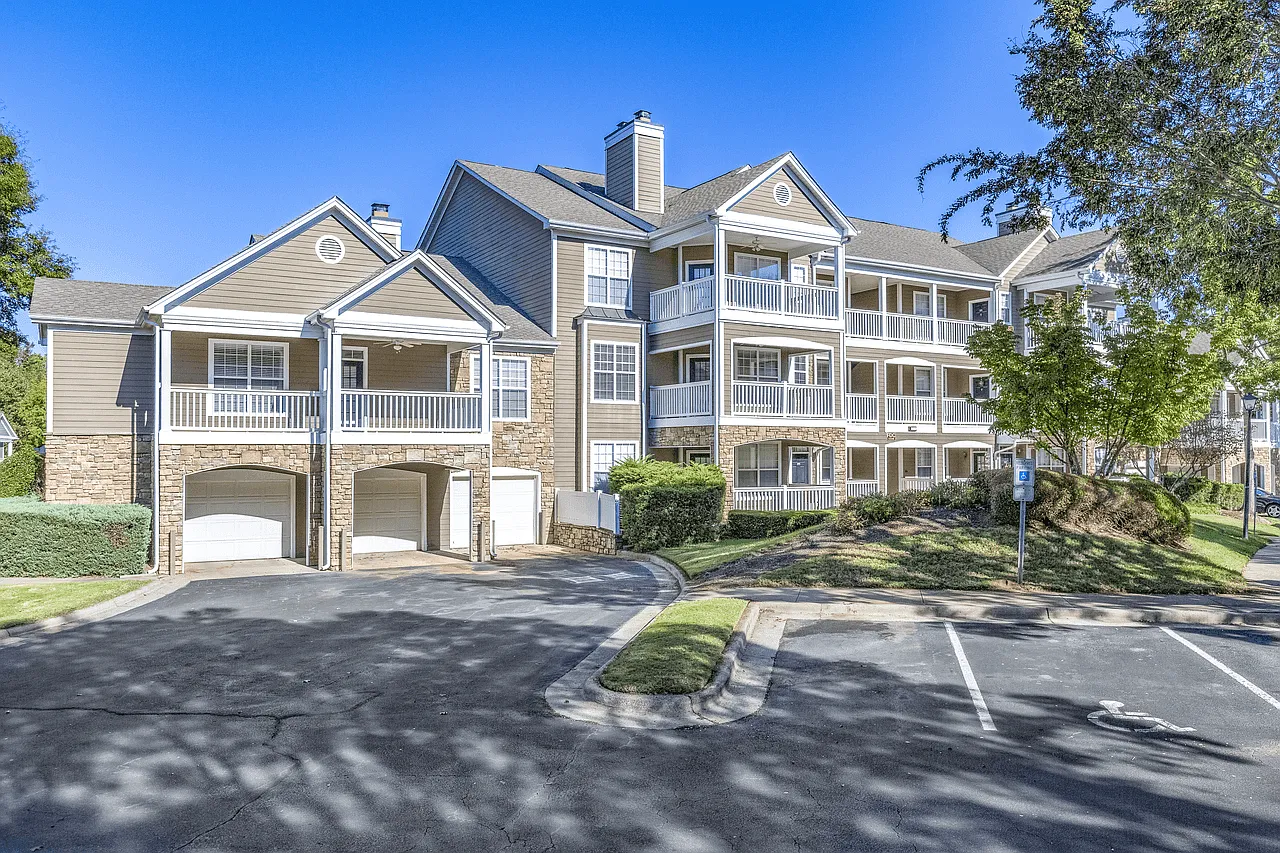 Elan at Mallard Creek Apartment Homes — Photo 4