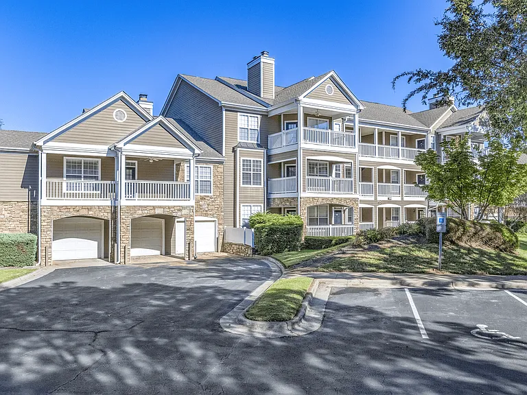 Elan at Mallard Creek Apartment Homes — Photo 4
