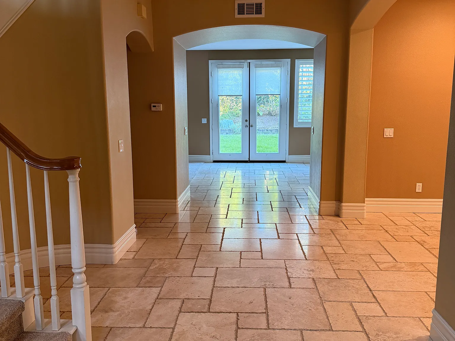 5 bed, 3961 sqft, $6,700 — Photo 2