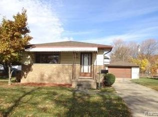 6815 Braun St, Center Line, MI 48015