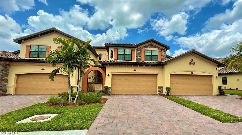 3 bed, 2.0 bath, 2138 sqft, $7,000 — Photo 2
