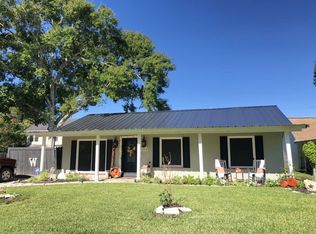 608 W Division St, Edna, TX 77957