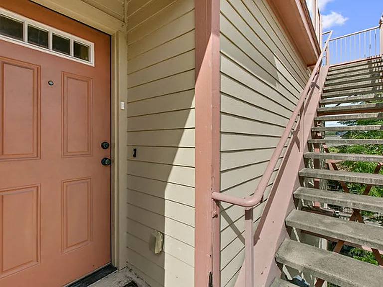 508 Elmwood Pl #C — Photo 3