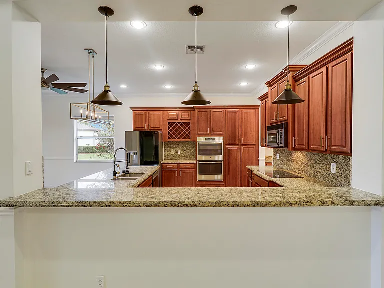 11340 SW Vanderbilt Cir — Photo 9
