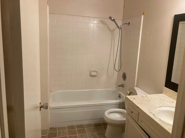 1351 Buckingham Way #11 — Photo 8