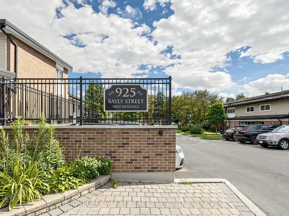 925 Bayly St #16, Pickering, ON L1W 1L4