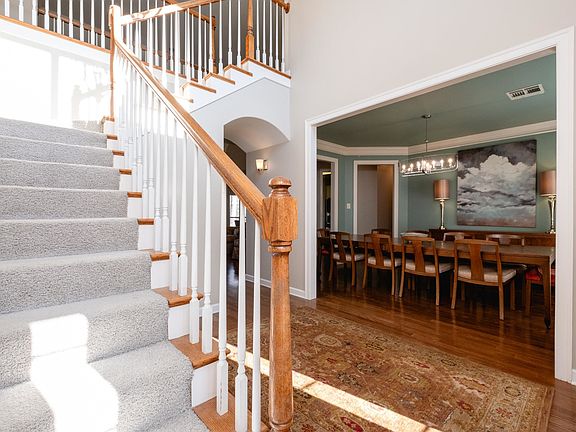 3rd image of 10 Woodfern Dr