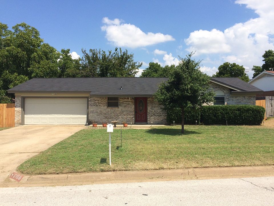 Ranch style house with 2 car garage, nice shade, new roof, a