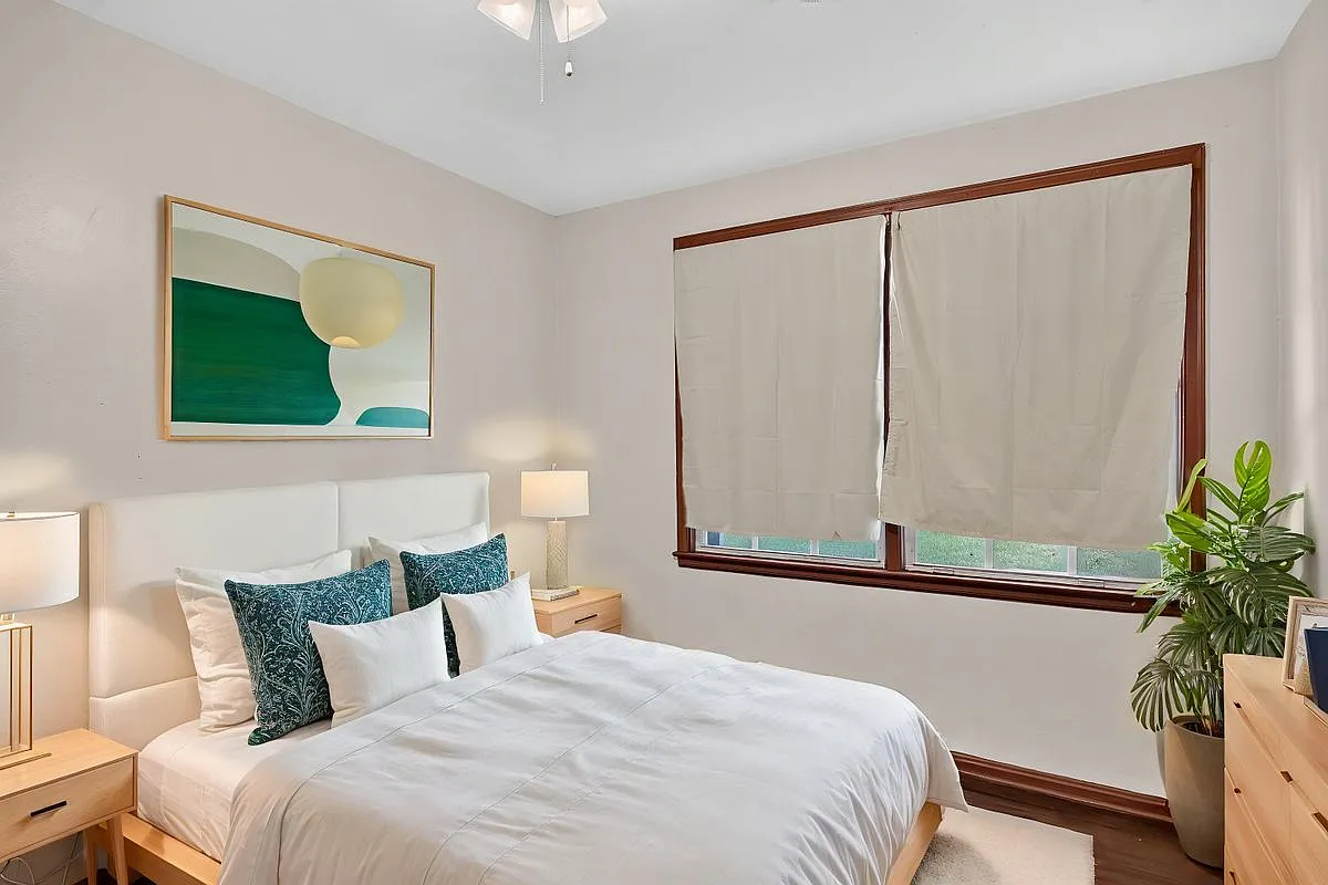 3 bed, 1.0 bath, 1018 sqft, $1,600 — Photo 2