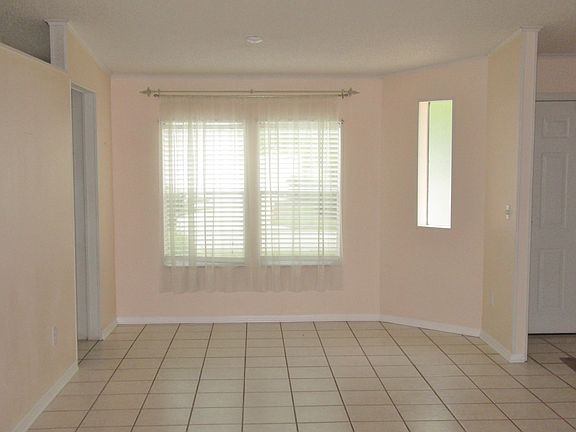 2nd image of 4005 Las Brisas Pl