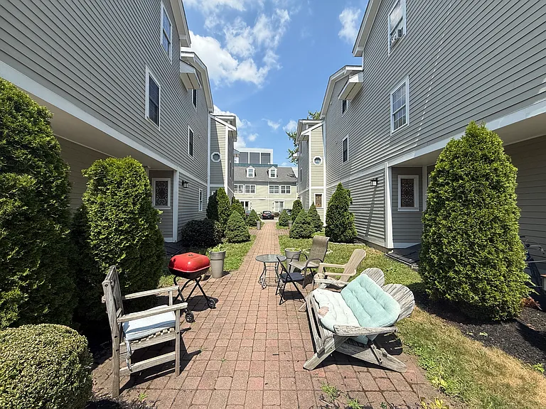 34 Raymond St #2A — Photo 27