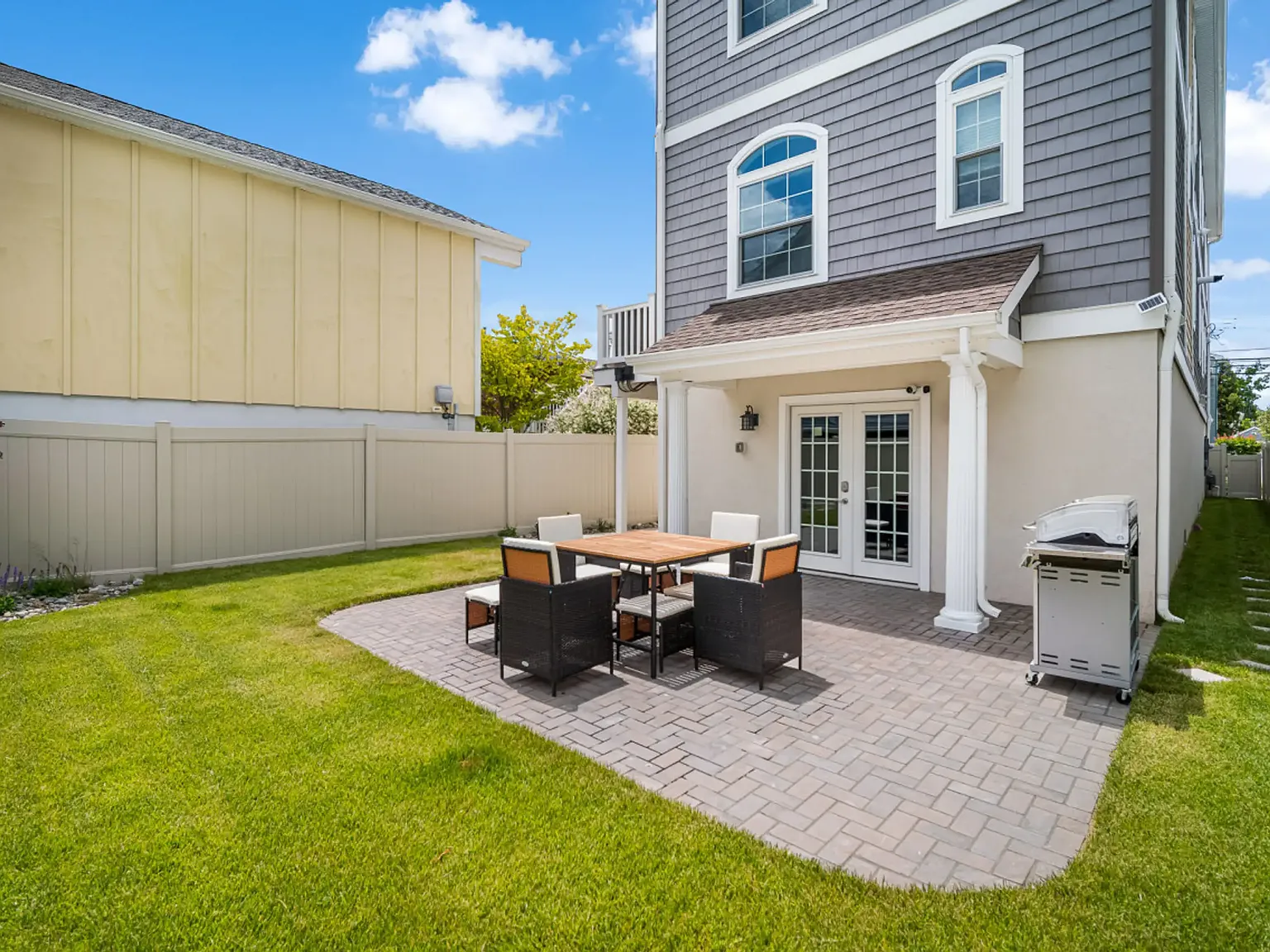4 bed, 4.5 bath, $2,800 — Photo 2