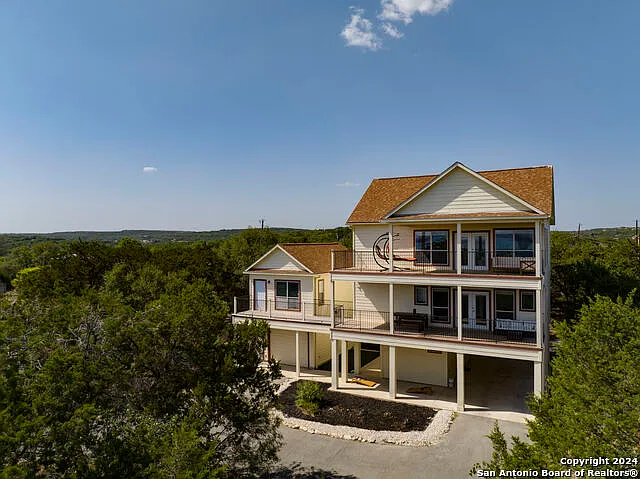 4 bed, 4.0 bath, 2424 sqft, $2,950 — Photo 1