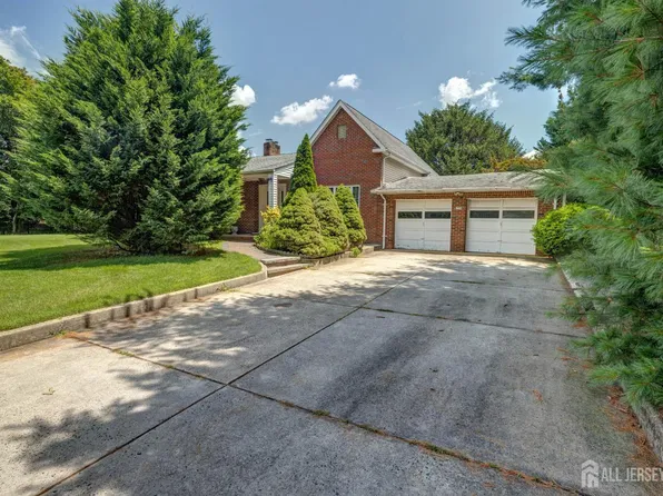 294 Fresh Ponds Rd, North Brunswick, NJ 08902
