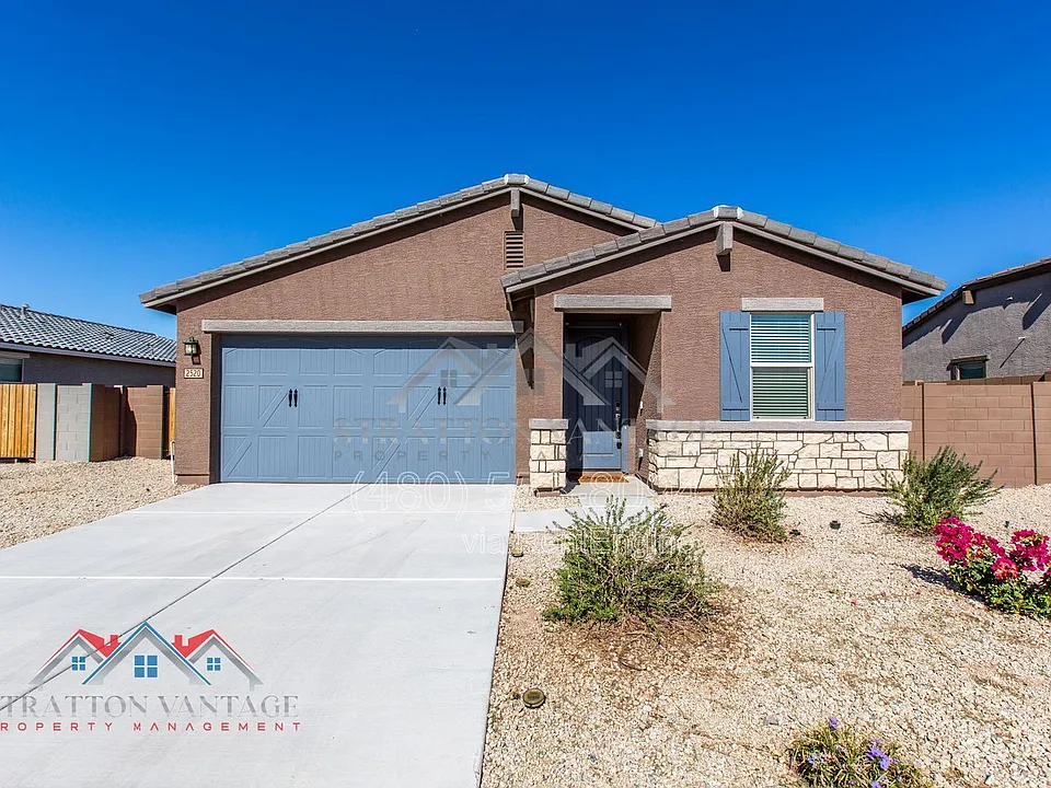 2520 E San Esteban Dr