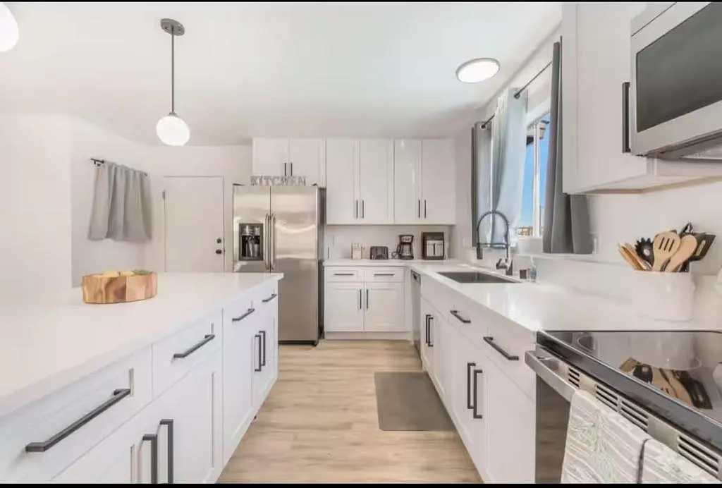 3101 Kings Way — Photo 3
