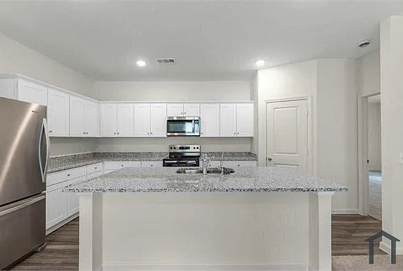 4925 McCoy Dr — Photo 10
