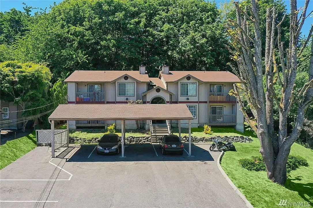 3 bed, 1176 sqft, $2,495 — Photo 1