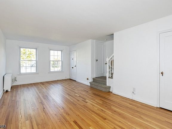 4th image of 34B Meadowbrook Pl
