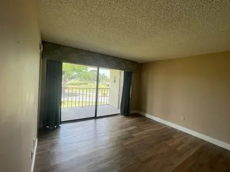 6062 Willowpointe Cir — Photo 7