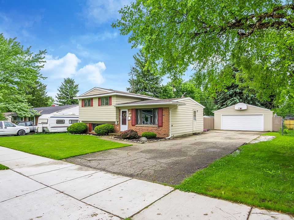 2nd image of 9135 Chesterfield Dr