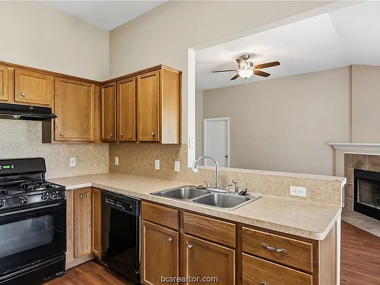 921 Windmeadows Dr — Photo 16
