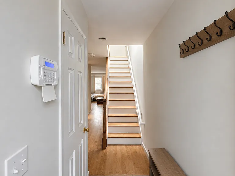 2517 Webster St — Photo 3