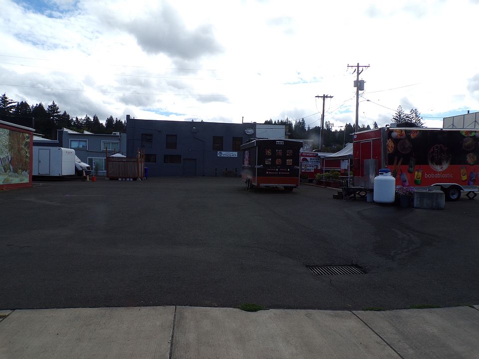 1st image of 380 SW Zobrist St #1
