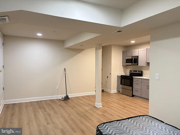 143 Bannister Ave — Photo 10