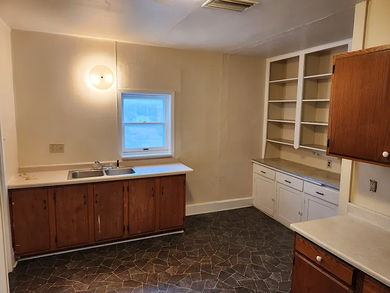 806 N Water St — Photo 10