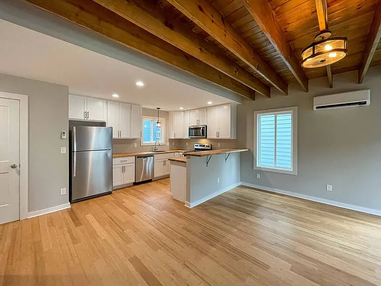 56 W Cascade St — Photo 2