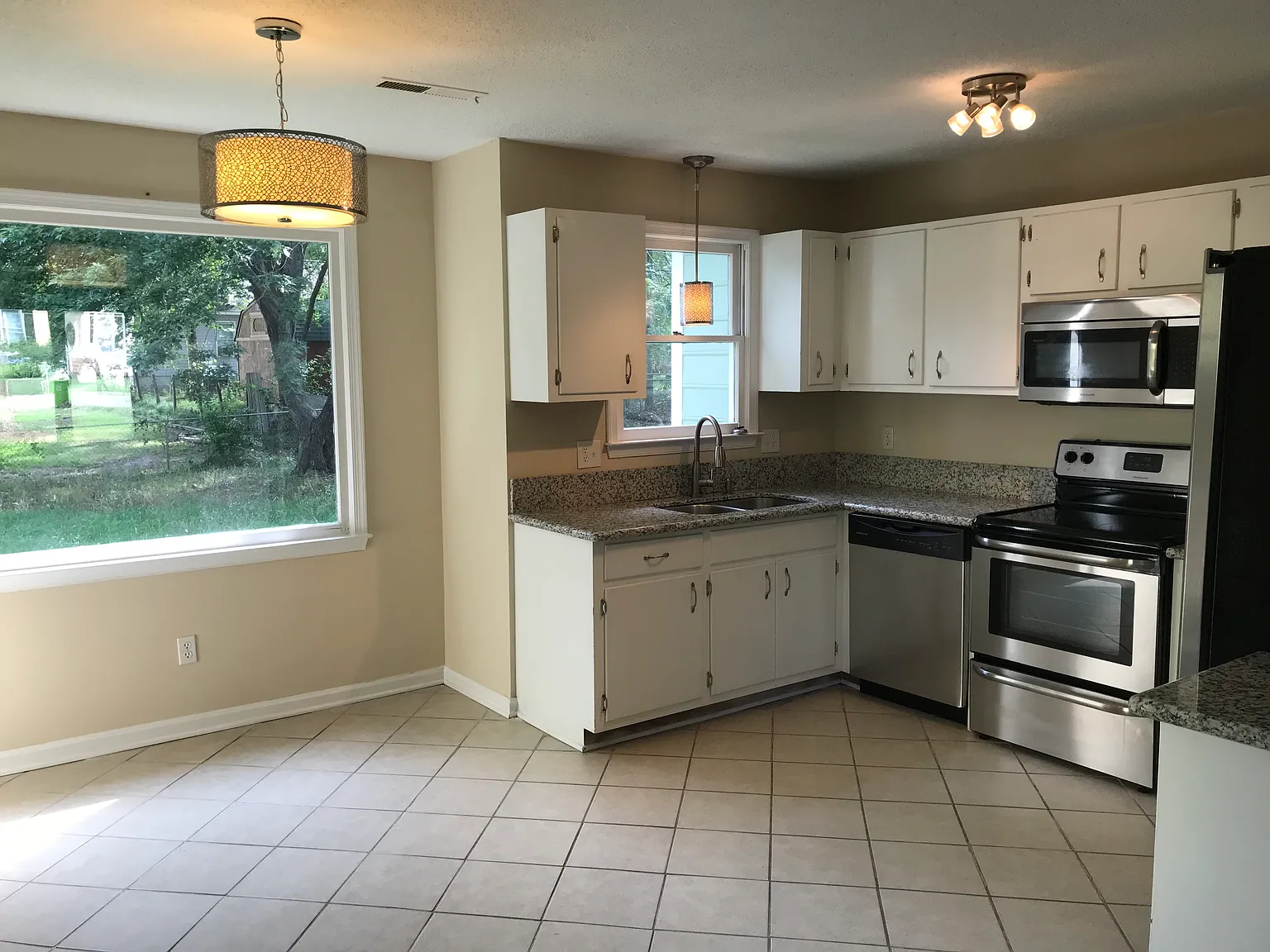 3 bed, 1100 sqft, $1,600 — Photo 4