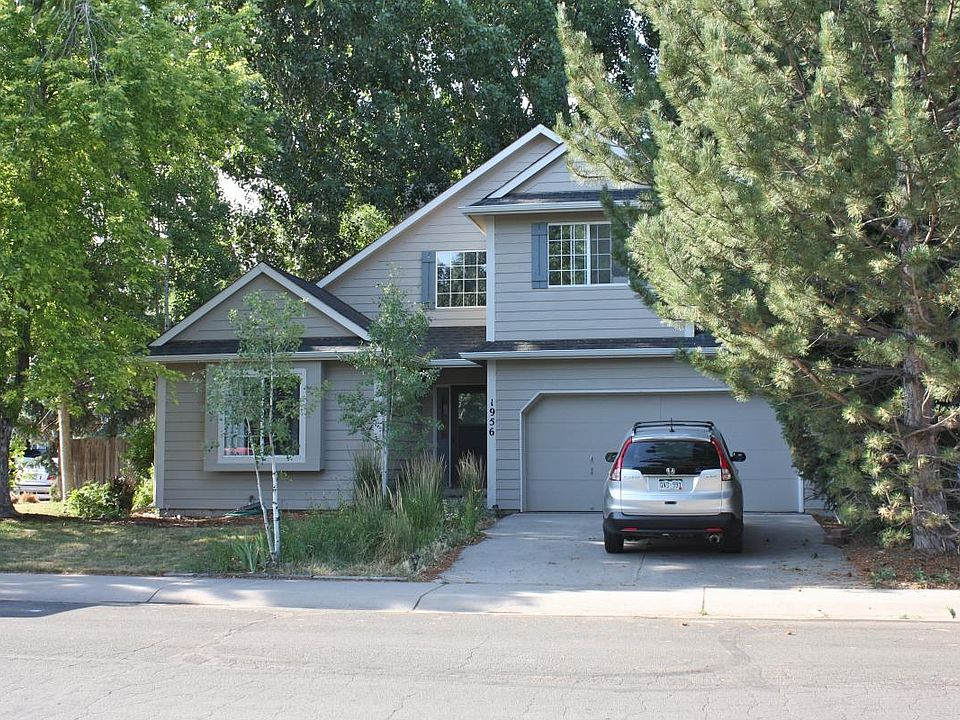 Large corner lot and side yard in the front