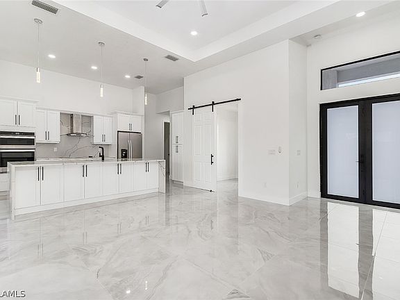 4th image of 220 NE 8th Place Cpe
