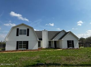 87 Susan Cv, Byram, MS 39272