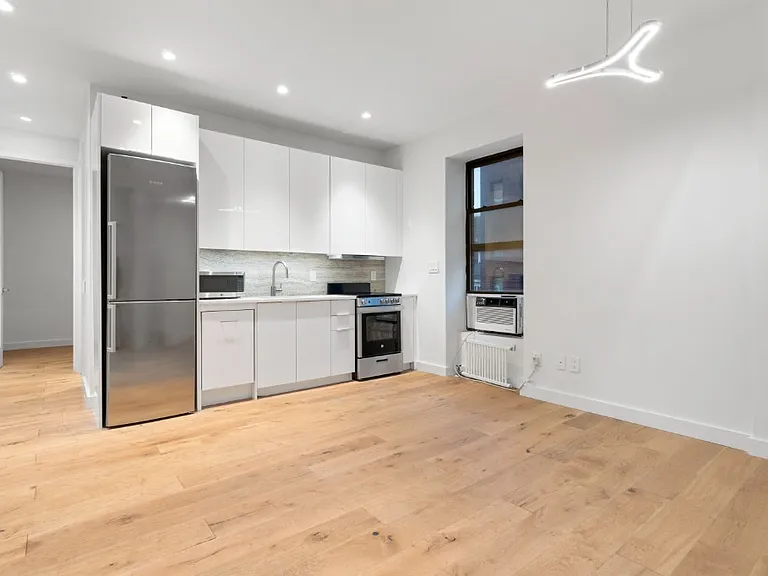 503 W 22nd St #3W — Photo 1