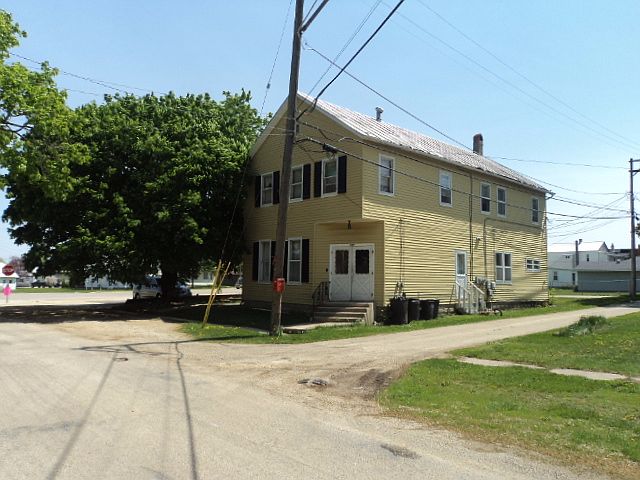 2nd image of 101 W White Oak Rd