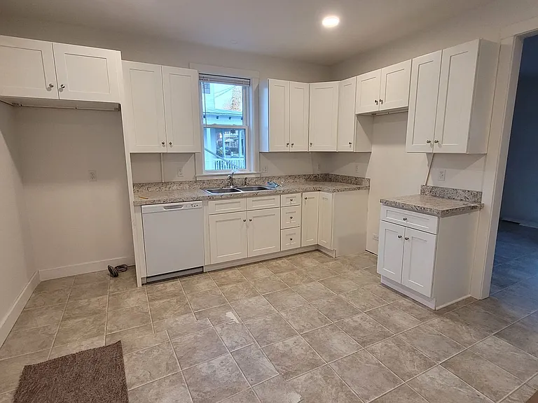34 E Main St — Photo 5