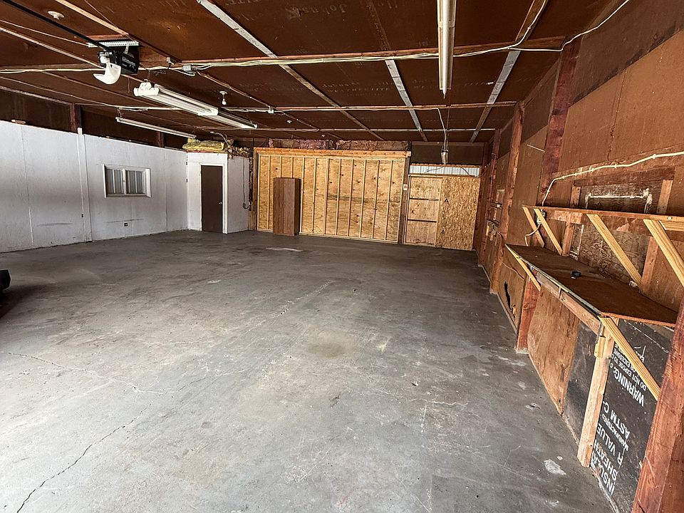 2nd image of 3317 E Jackson St