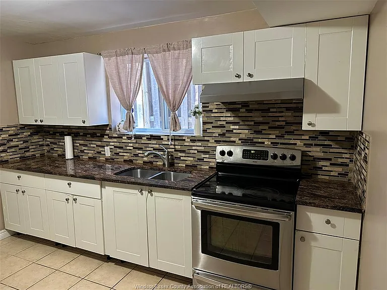 2383 Askin Ave #LOWER — Photo 5