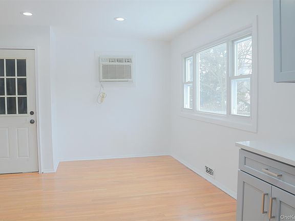 5th image of 188 Forrest Place