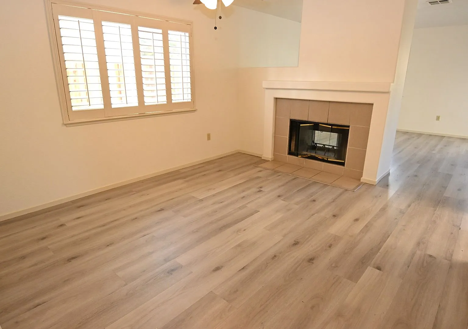 3 bed 2.5 bath 2 story home in gated community! This is a pet-friendly home! 1105 Vista Pointe Ci... — Photo 2